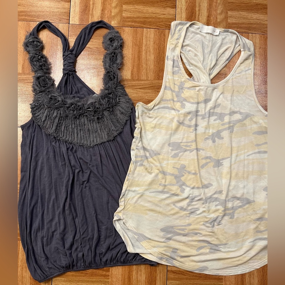 💲8️⃣ Bundle 2 Tanks Shop Wanna B Pastel Camo & Body Central Grey Textured Front